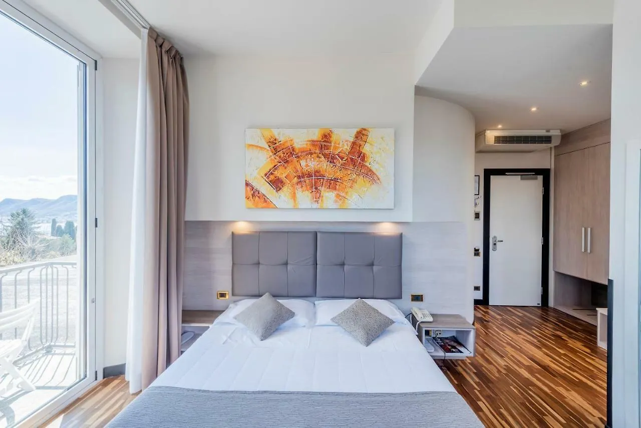 צ'רנוביו Hotel Asnigo 4*,